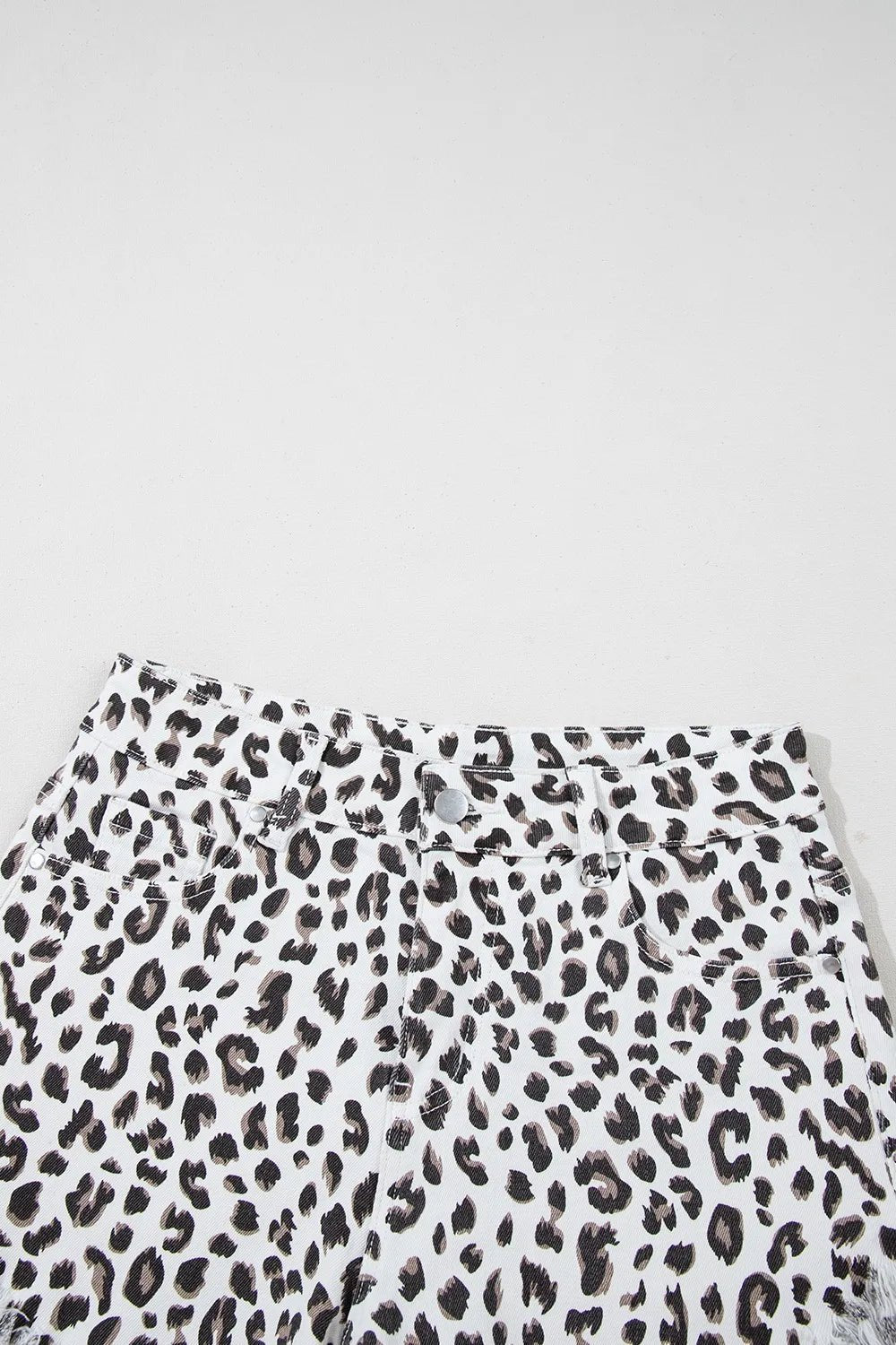 Leopard Frayed Hem Denim Shorts – Leopard for Shopify Collective (10 view)