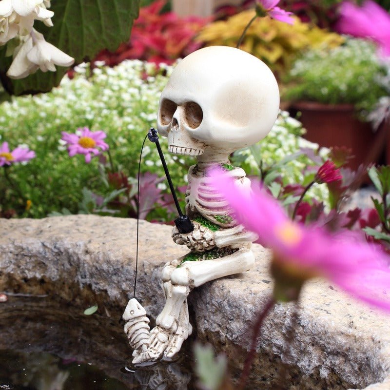 Fishing Skeleton Resin Figurine – Mini Garden/Courtyard Décor, 11.5 cm | Seasonal Decorations – Fishing Skull Fishing Skeleton for extendedship (3 view)