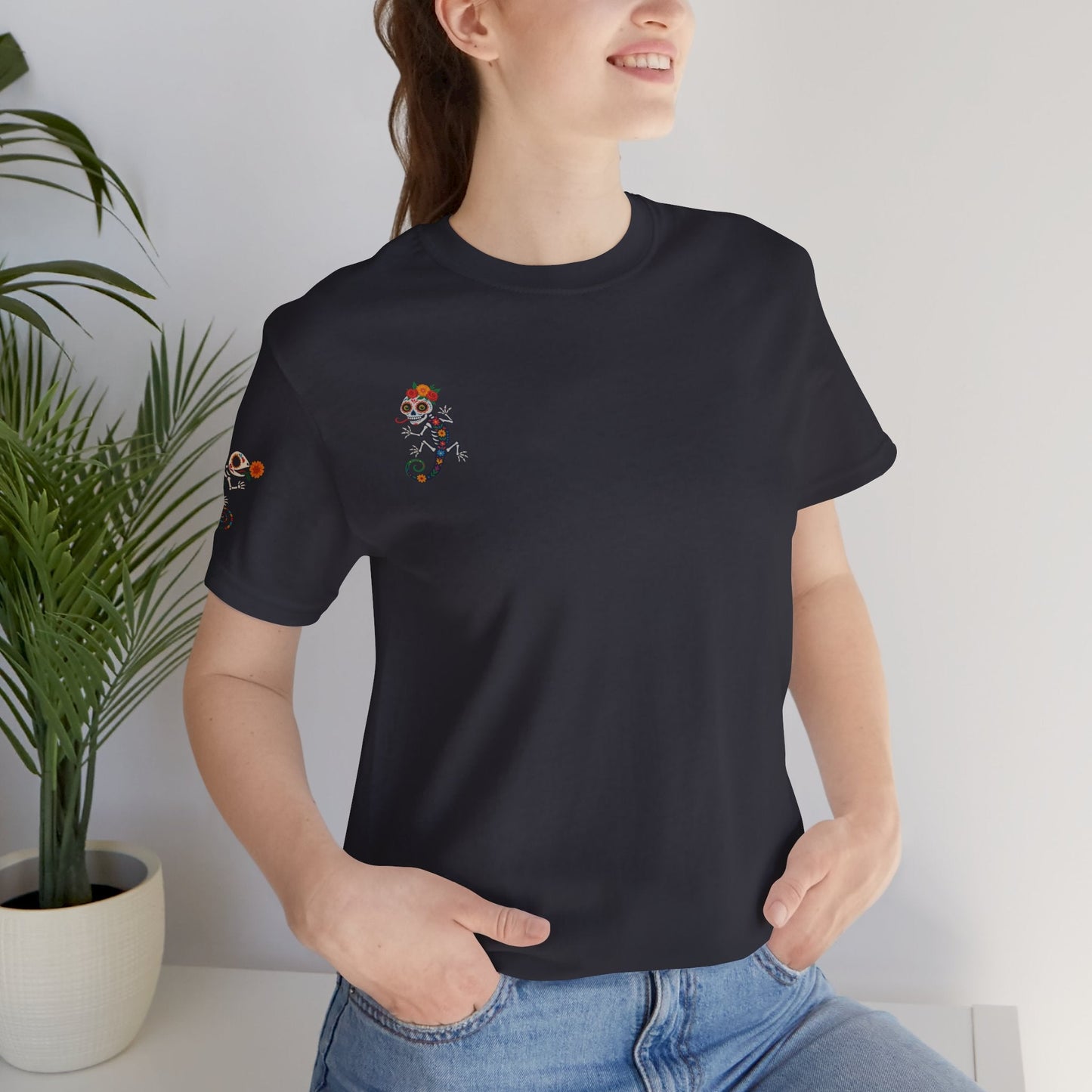 La Lagartija Viva – Sugar Skull Lizard Tee with Day of the Dead Vibes | Unisex Halloween Shirt – Dark Grey T-Shirt for artsy apparel (21 view)