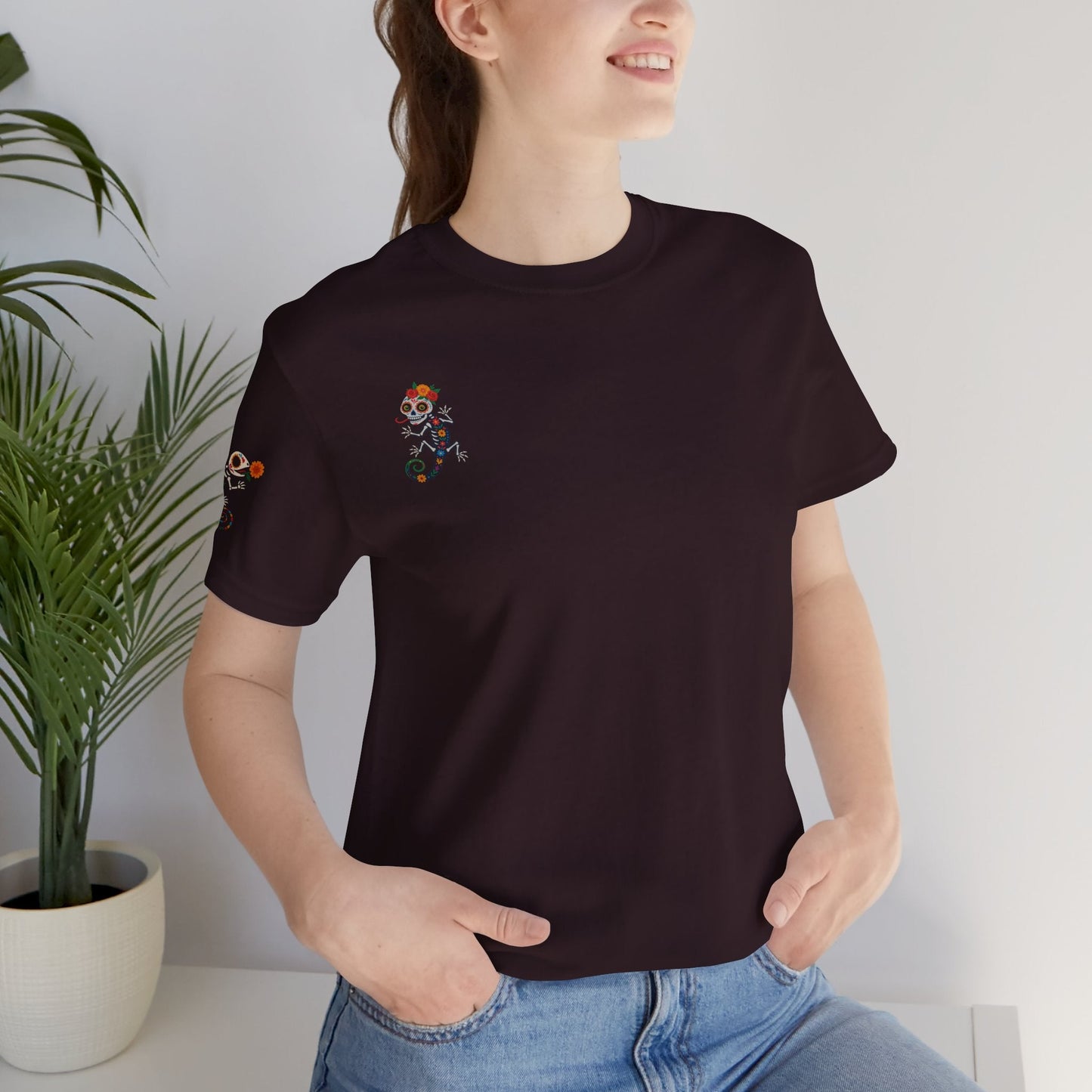 La Lagartija Viva – Sugar Skull Lizard Tee with Day of the Dead Vibes | Unisex Halloween Shirt – Oxblood Black T-Shirt for artsy apparel (77 view)