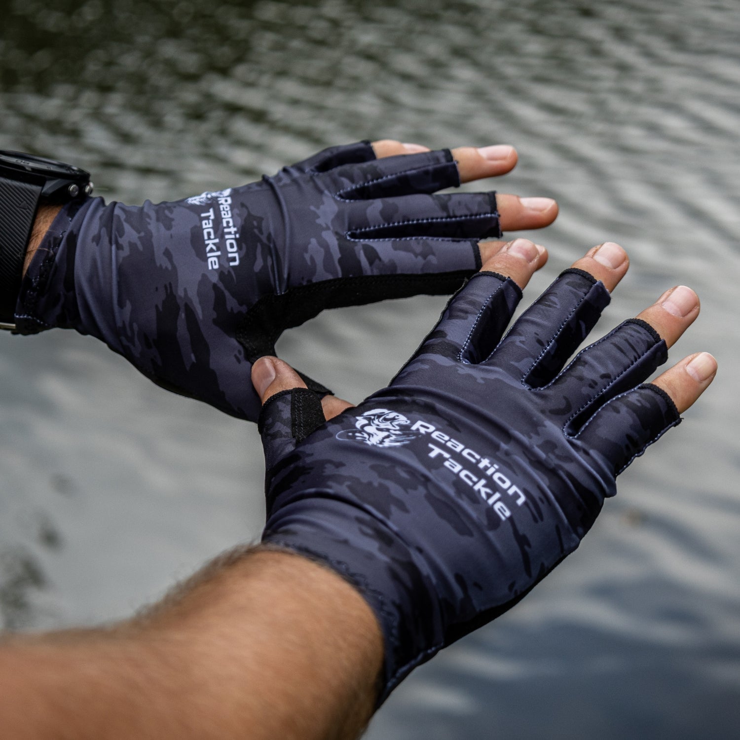 Reaction Tackle UV Fishing Gloves UPF 50+ – S/M for Apparel (4 view)