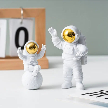 Astronaut - And - Moon - Home - Decor - Set | Shop Sbrtn Homes – Astronaut Silver for decor (12 view)