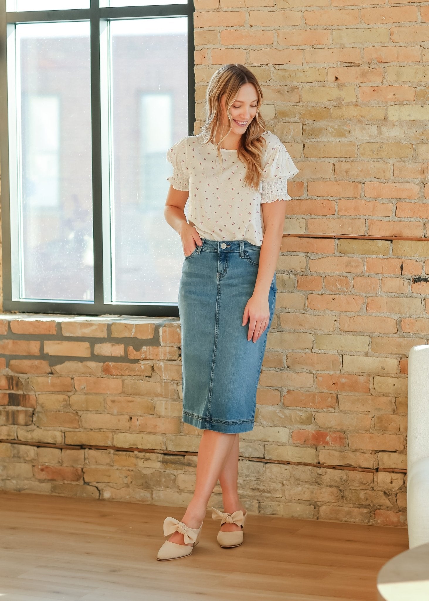Alisa Short Ruffle Sleeve Top – White Floral IC Tops for glowup (2 view)