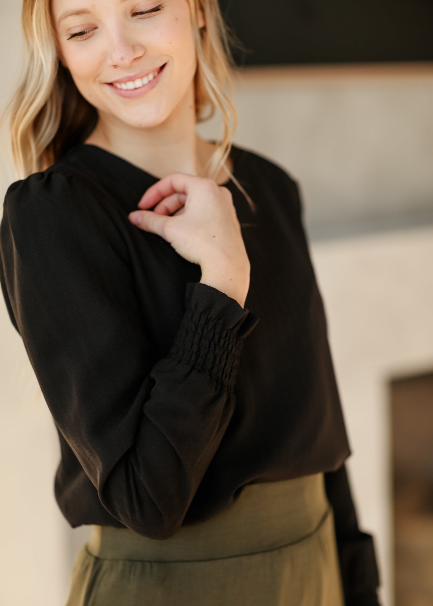 Blake Cinched Sleeve Blouse – XS IC Tops for glowup (7 view)