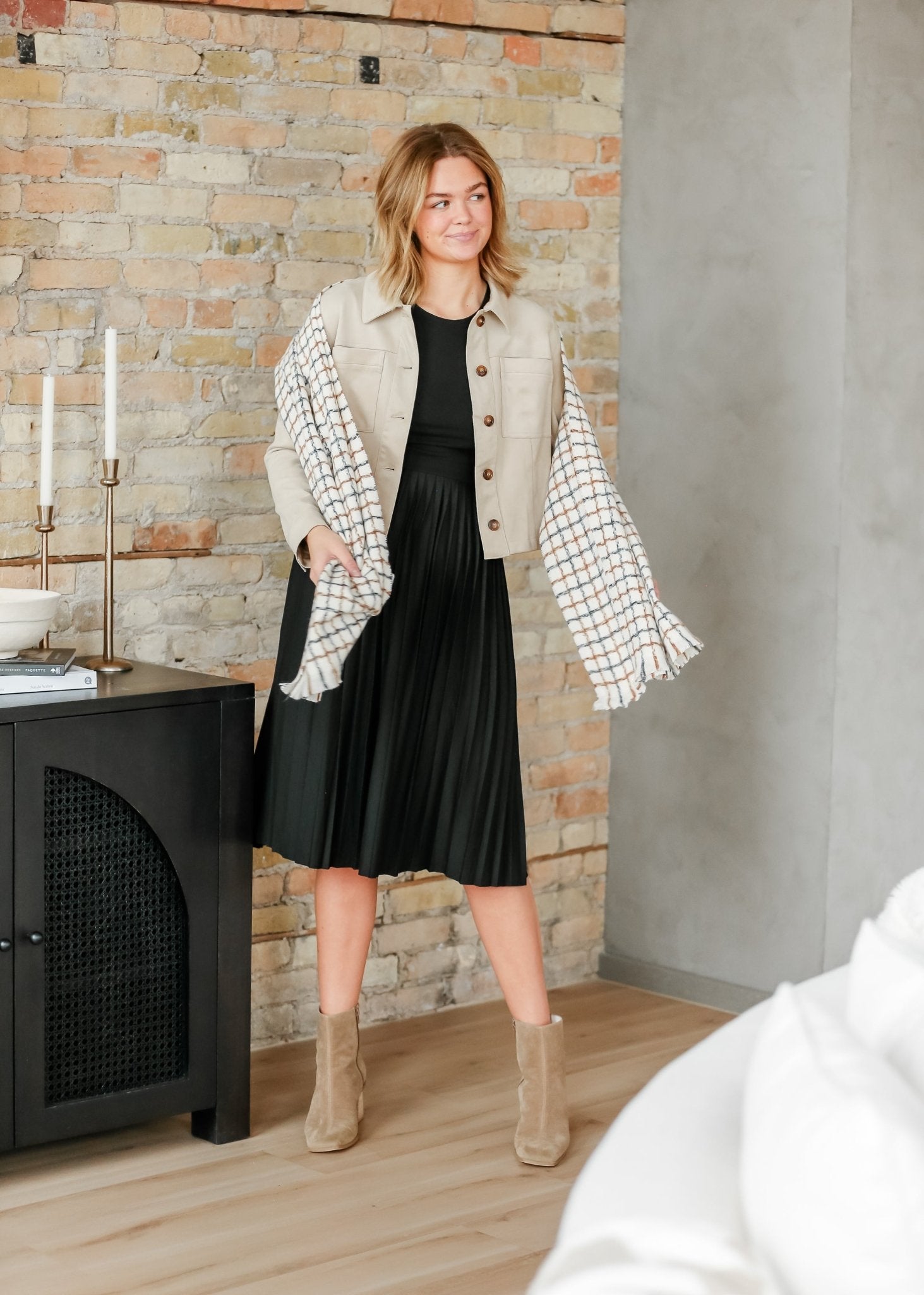 Emersyn Pleated Midi Dress – Black IC Dresses for Inherit Co. (5 view)