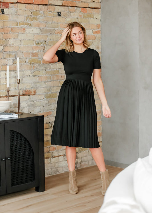Emersyn Pleated Midi Dress – Black IC Dresses for Inherit Co. (2 view)