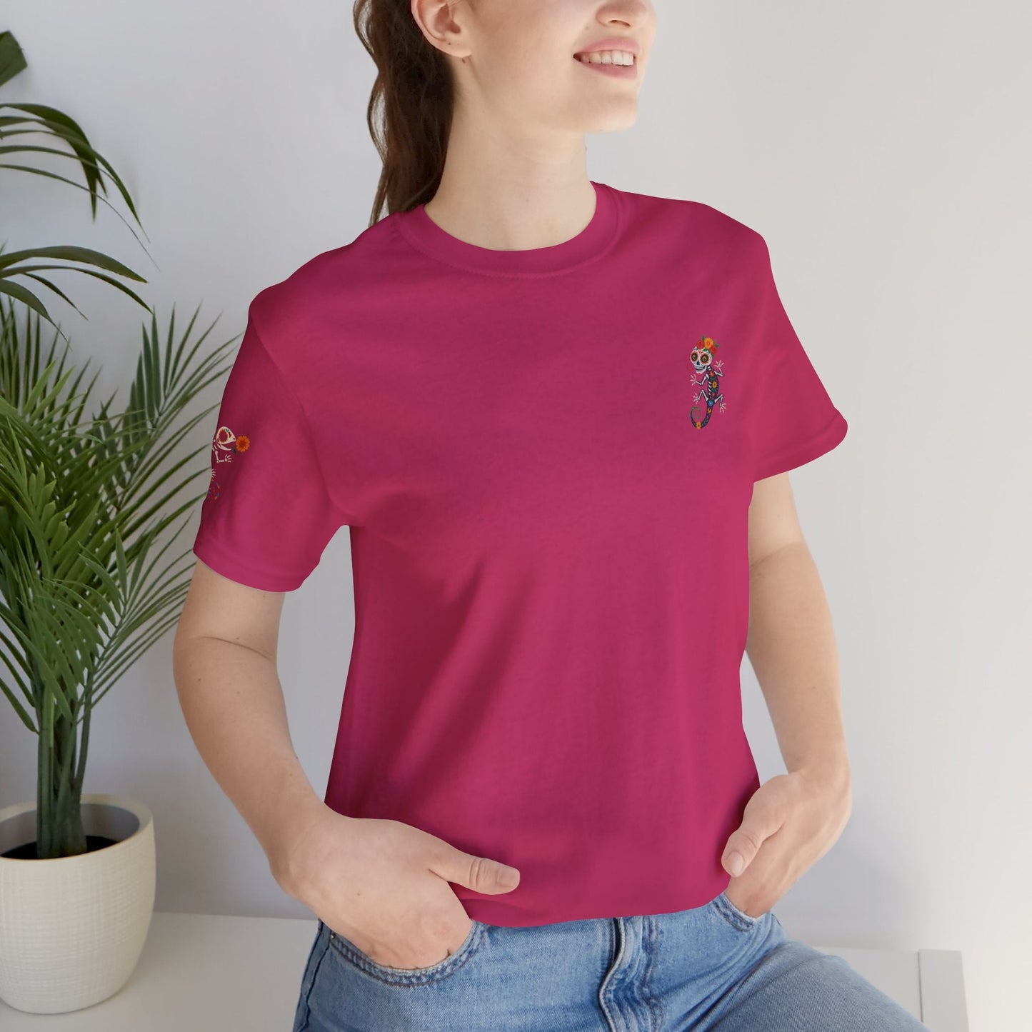 La Lagartija Viva – Sugar Skull Lizard Tee with Day of the Dead Vibes | Unisex Halloween Shirt – Oxblood Black T-Shirt for artsy apparel (71 view)