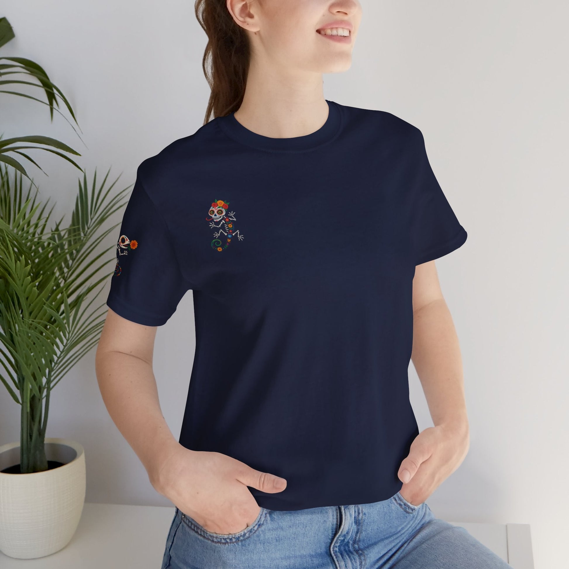 La Lagartija Viva – Sugar Skull Lizard Tee with Day of the Dead Vibes | Unisex Halloween Shirt – Navy T-Shirt for artsy apparel (56 view)