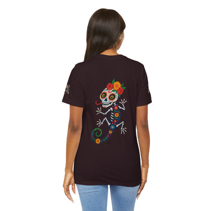 La Lagartija Viva – Sugar Skull Lizard Tee with Day of the Dead Vibes | Unisex Halloween Shirt – Oxblood Black T-Shirt for artsy apparel (75 view)