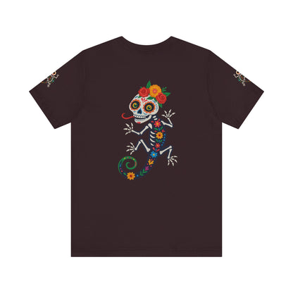 La Lagartija Viva – Sugar Skull Lizard Tee with Day of the Dead Vibes | Unisex Halloween Shirt – Oxblood Black T-Shirt for artsy apparel (72 view)