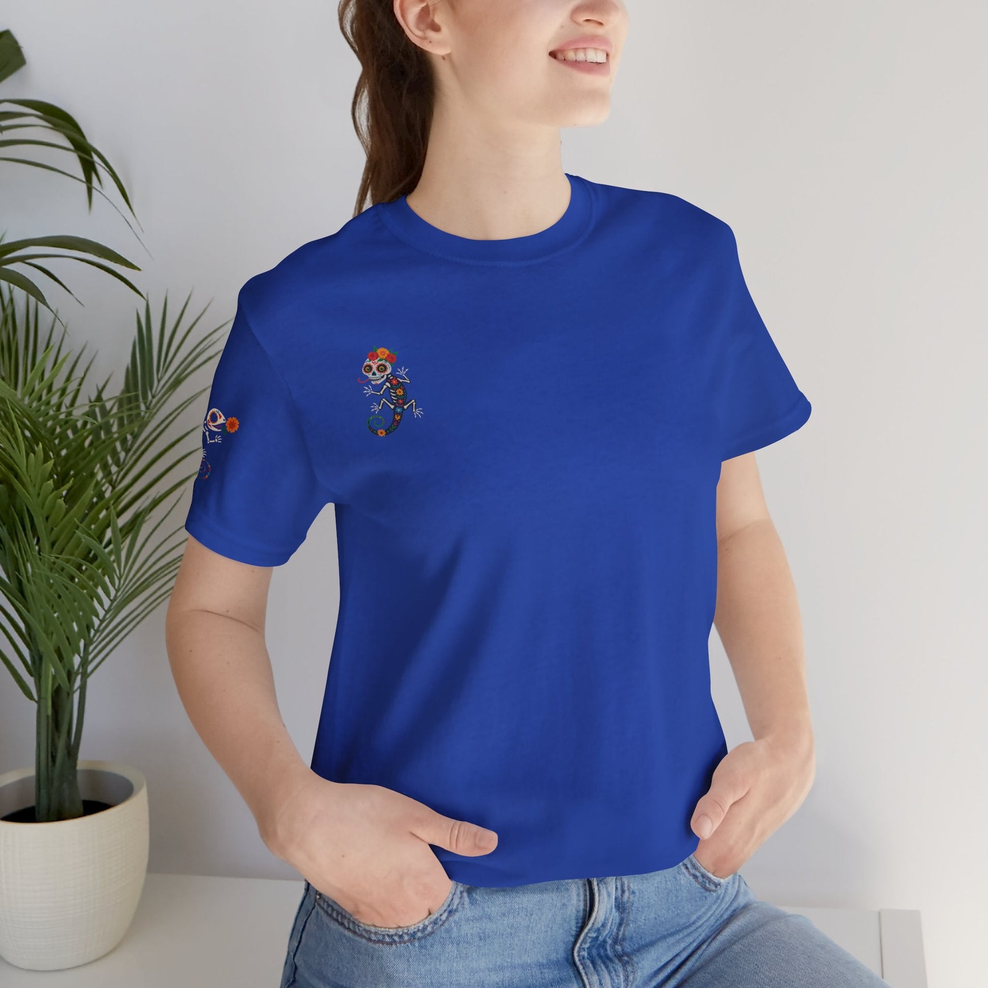 La Lagartija Viva – Sugar Skull Lizard Tee with Day of the Dead Vibes | Unisex Halloween Shirt – True Royal T-Shirt for artsy apparel (35 view)